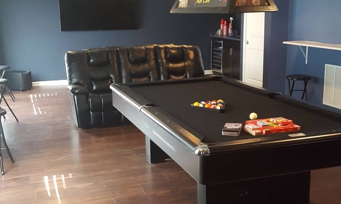 Powder Springs Apartamento | Hiram Hideaway King Bed, Pool, Hot Tub, Pool Table and Basketball court