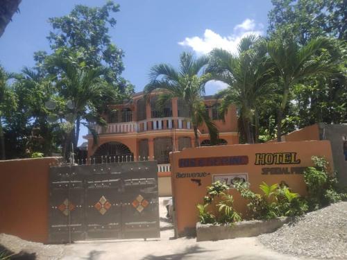 Nord-Ouest Department Cama Y Desayuno | HIS and HER Hotel Bar Restro