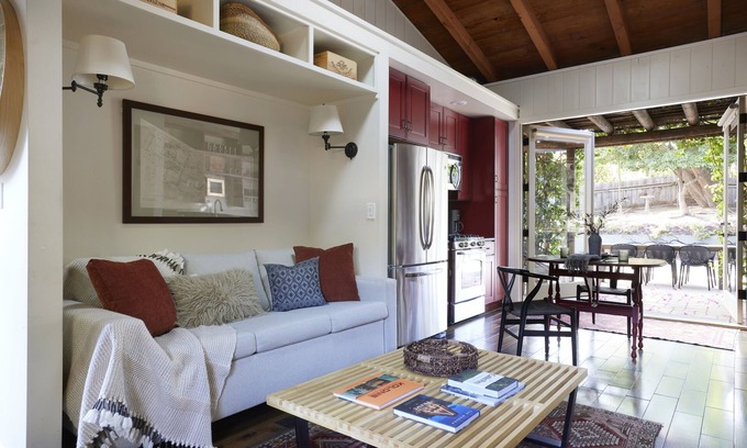 La Canada Flintridge Casa | Historic 1-bedroom Adobe Casita