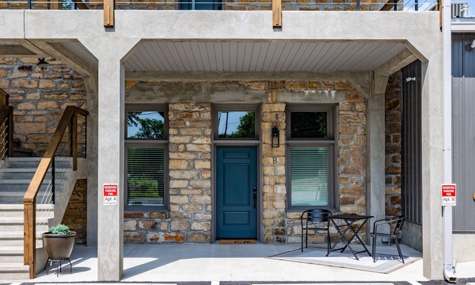 Batesville Apartamento | Historic 2-bedroom apartment with WiFi, AC in charming Batesville