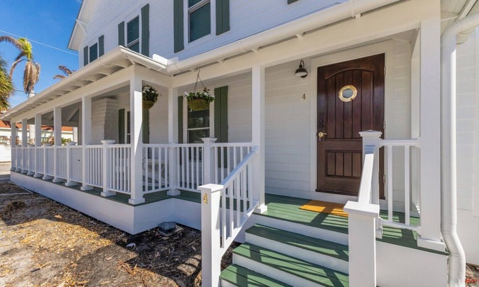 Boca Grande Apartamento | Historic Anchor Inn #4 - Pool - Boca Grand in Town - Sleeps 6