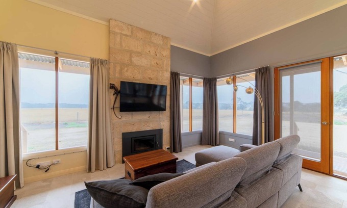 Macgillivray Cabaña | Historic and Charming Cottage with Modern Comfort and Two King Suites