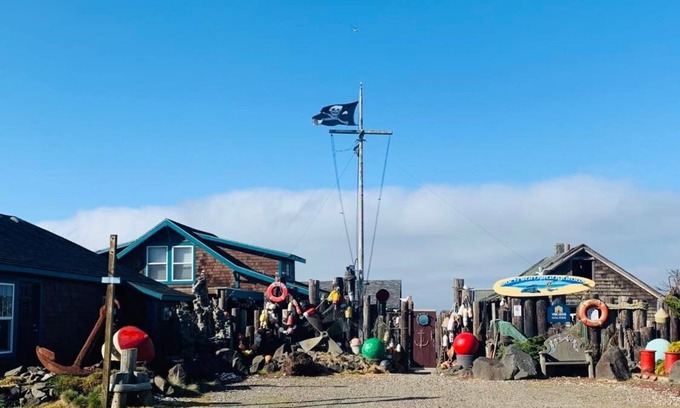 Newport Cabaña | Historic Beach Bungalow in Charming Nye Beach #6