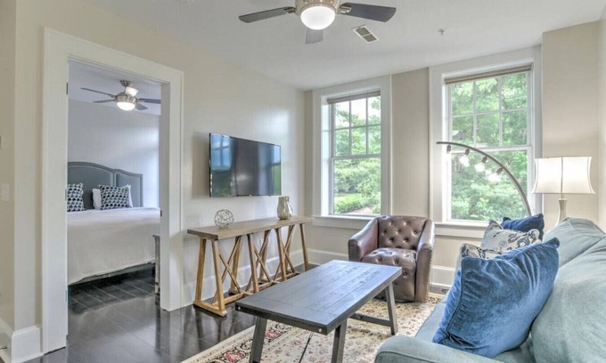 Asheville Condominio | Historic Building with Bakery and Restaurant