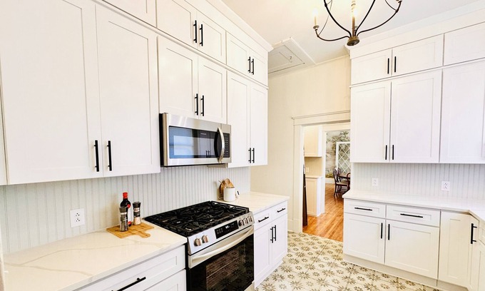 Ardmore Casa | Historic Charmer in Ardmore, with breakfast nook and formal dining.