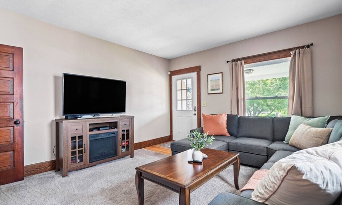 Bedford Apartamento | Historic District|Fully Stocked Kitchen|Coffee Bar|Sleeps 6