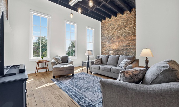 Fayetteville Apartamento | Historic Downtown Loft. Walk to Shops & Eats.