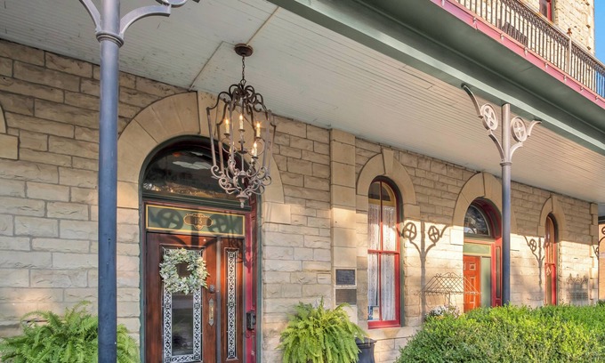 Marion Hotel | Historic Elgin Hotel