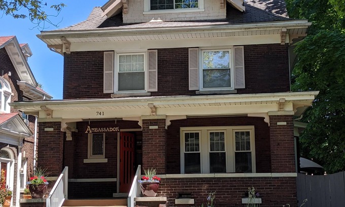 Downtown Niagara Falls Casa | Historic home just 2 blocks from the Aquarium and Falls!