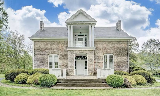 Kenton Casa | Historic House on Lake with Pool