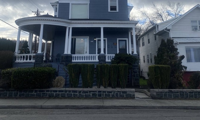 The Dalles Casa | Historic Queen Anne The Carlisle house