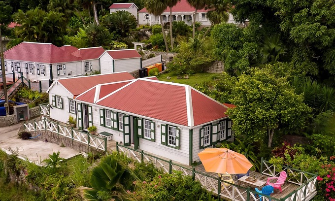 Windward Side Cabaña | Historic Saban cottage in Windwardside, all amenities only a 2 minute walk away!