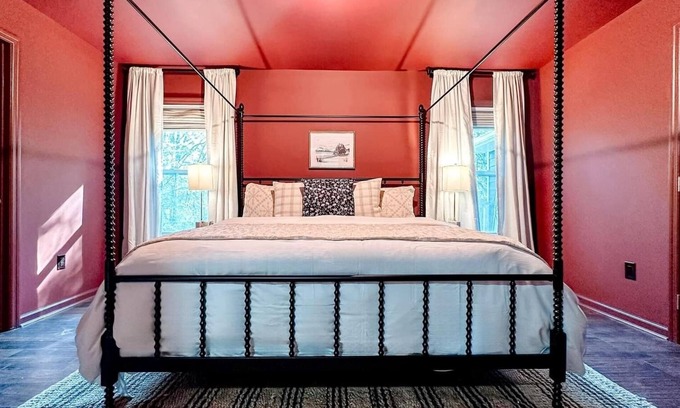 Thompson's Station Cabaña | Historic Station House Rustic Charm with Modern Comfort