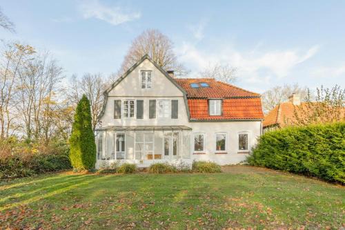 Ostenfeld Casa | Historic Villa In North Frisia