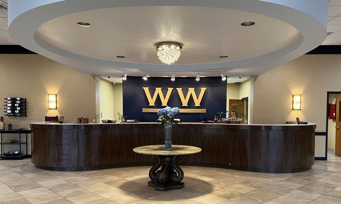 Olive Branch Hotel | Historic Whispering Woods Hotel & Conference Center