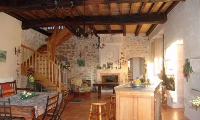 Void-Vacon Cabaña | Casa rural histórica con jardín, terraza y chimenea.