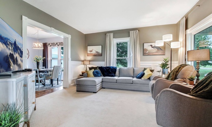 Bloomer Otro | Historical Luxury Country Farmhouse