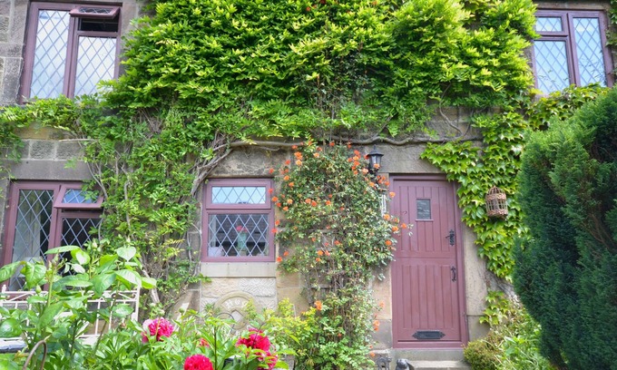 Wirksworth Cabaña | HOG COTTAGE, pet friendly, character holiday cottage in Wirksworth