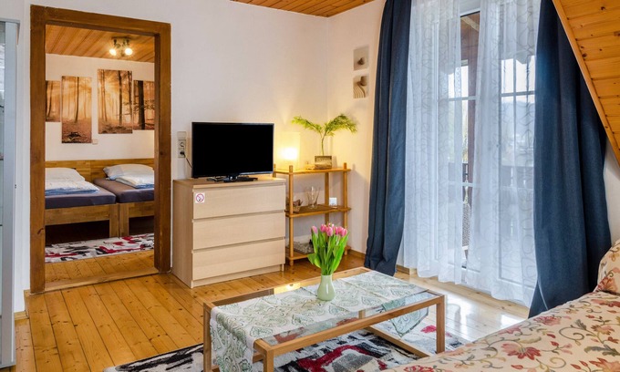 Ludwigshafen Apartamento | Apartamento vacacional "Nicole" con vistas al lago, balcón y Wi-Fi