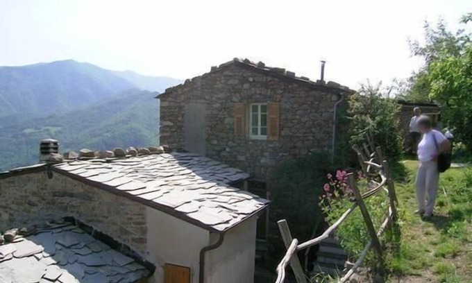 Agaggio Superiore Apartamento | Holiday apartment Molini di Triora for 1 - 4 persons with 2 bedrooms - Holiday apartment