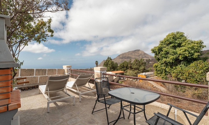 Valle de San Lorenzo Apartamento | Holiday Apartment 'La Generosa' with Wi-Fi