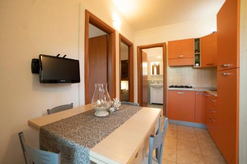 Mattinata Casa | Holiday Apartment orchidea with swimming pool and private beach