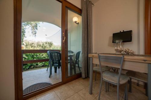 Mattinata Casa | Holiday Apartment orchidea with swimming pool and private beach -2