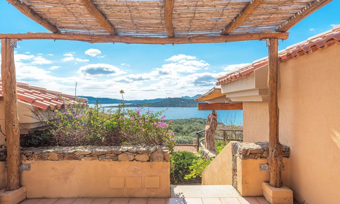 Capo d'Orso Casa | Apartamento vacacional "Trilocale N8 - Porto Mannu" con vistas al mar y terraza