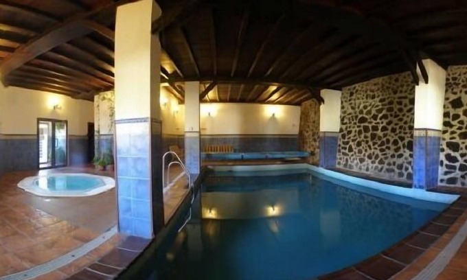Mecina Bombaron Cabaña | Casa rural con WiFi gratis, Spa y piscina comunitaria en La Alpujarra para 2