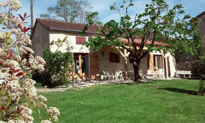 Sauzet Casa | Casa de vacaciones 'Ancienne Forge Restaurée' con piscina privada, terraza privada y Wi-Fi