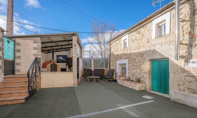 Merindad de Rio Ubierna Casa | Casa de vacaciones 'Casa La Molina' con vistas a la montaña, terraza privada y jardín privado