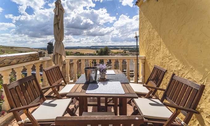 Tariego de Cerrato Casa | Casa de vacaciones 'Mirador De Cerrato' con terraza privada, balcón y Wi-Fi