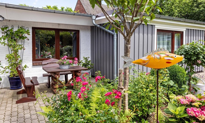 Itzehoe Casa | Casa de vacaciones 'Ferienwohnung Carstens' con terraza privada, jardín privado y Wi-Fi