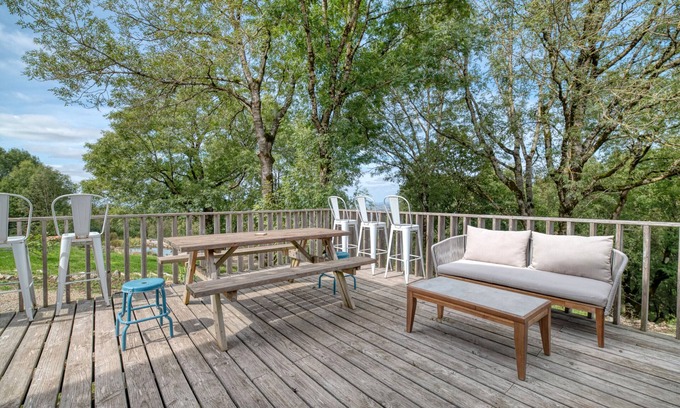 Dourgne Casa | Casa de vacaciones 'Grange Spacieuse Et Élégante' con vistas al lago, piscina compartida y Wi-Fi