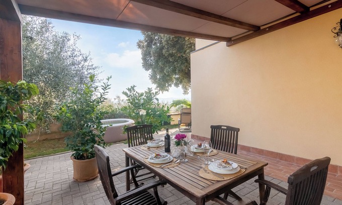 Gorgognano Casa | Casa Vacacional 'Il Piccolo Borgo' para 7 Personas con Piscina Compartida, Wi-Fi y Aire Acondicionado