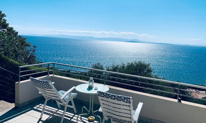 Terra Mala Casa | Holiday Home 'Daisy' with Sea View, Wi-Fi and Air Conditioning