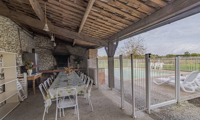 Castillonnes Casa | Holiday Home "Le Petit Presbytère de Pompiac" with Shared Pool & Wi-Fi