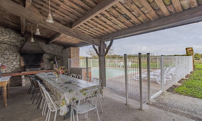 Castillonnes Casa | Holiday Home "Le Presbytère de Pompiac" with Private Pool, Air Conditioning & Wi-Fi