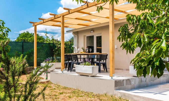 Rudine Casa | Holiday house Kristina with jacuzzi pool only for you