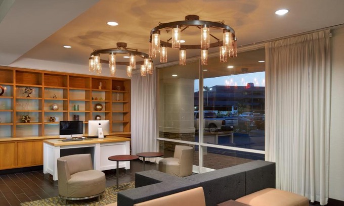 Clark Hotel | Holiday Inn Clark - Newark by IHG