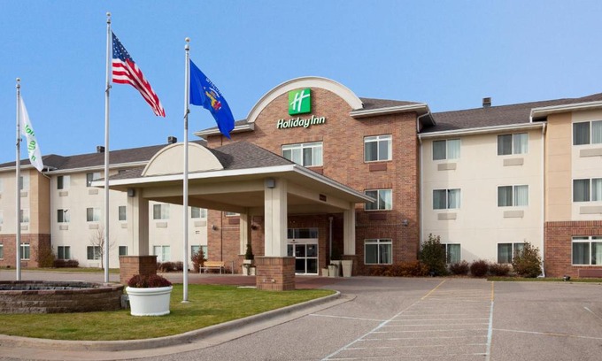 Marshfield Hotel | Holiday Inn Conference Center Marshfield by IHG