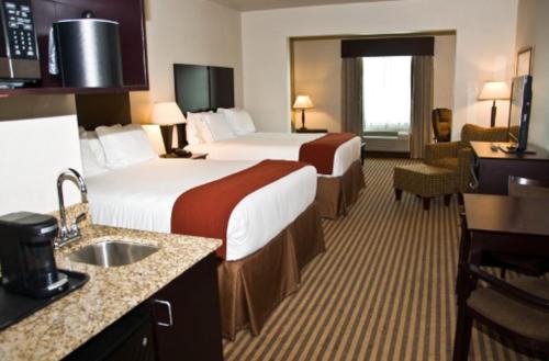 Heber Springs Hotel | Holiday Inn Express and Suites Heber Springs by IHG