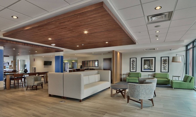 Broomfield Hotel | Holiday Inn Express and Suites Broomfield by IHG