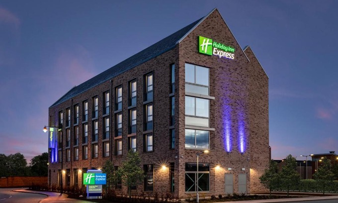 Cambourne Hotel | Holiday Inn Express Cambridge West - Cambourne by IHG
