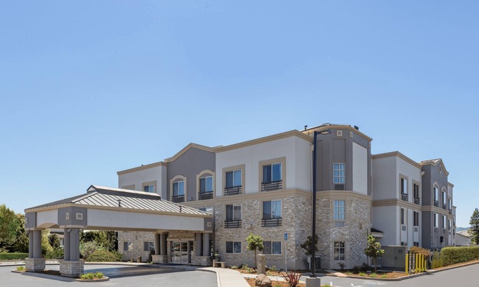Morgan Hill Hotel | Holiday Inn Express Hotel & Suites San Jose-Morgan Hill by IHG