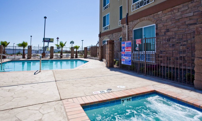 Raisin Hotel | Holiday Inn Express Hotel & Suites Fresno South by IHG