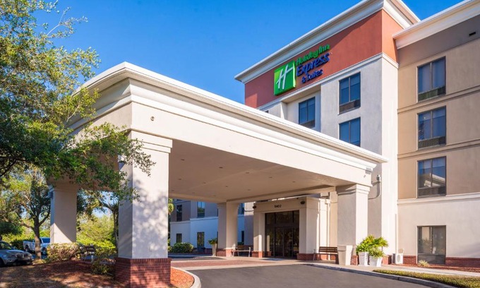 Bearss Plaza Hotel | Holiday Inn Express Hotel & Suites Tampa-Anderson Road-Veterans Exp by IHG