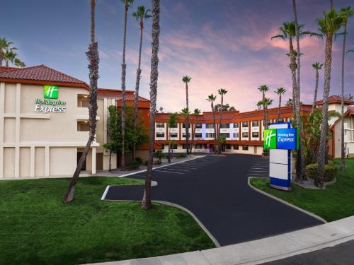 Lincoln Acres Hotel | Holiday Inn Express La Mesa Near SDSU by IHG