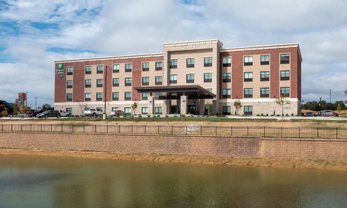 Wentzville Hotel | Holiday Inn Express & Suites - Wentzville St Louis West by IHG
