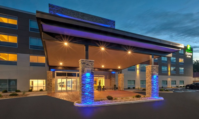 Milan Hotel | Holiday Inn Express & Suites Milan – Sandusky Area by IHG